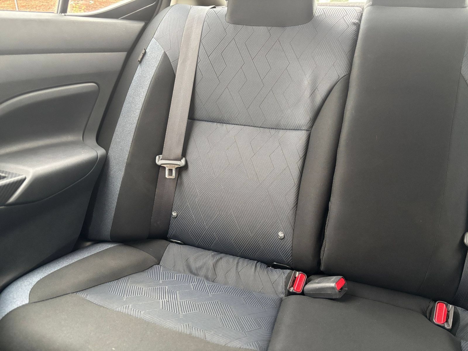 Used 2025 Nissan Versa SV FWD image 36