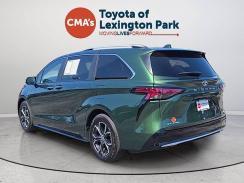 Used 2026 Toyota Sienna Platinum AWD/4WD image 3