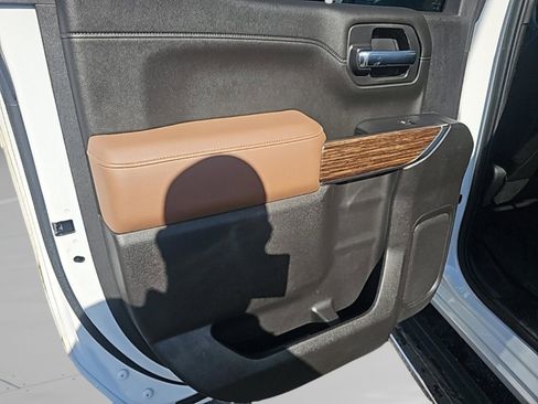 Used 2020 Chevrolet Silverado 1500 High Country w/ Technology Package image 28