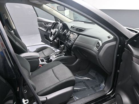 Used 2020 Nissan Rogue SV image 19