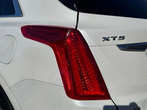 Used 2017 Cadillac XT5 Luxury w/ Driver Awareness Package image 26