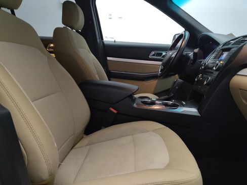 Used 2016 Ford Explorer XLT FWD image 21