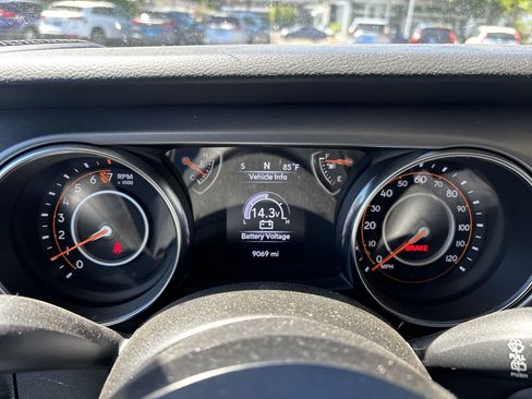 Used 2022 Jeep Wrangler Sport AWD/4WD image 11