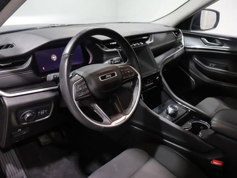 Certified 2022 Jeep Grand Cherokee L Laredo w/ Luxury Tech Group I AWD/4WD image 15