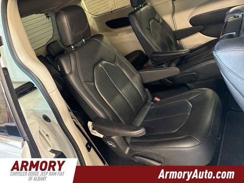 Used 2020 Chrysler Pacifica Touring-L Plus image 33