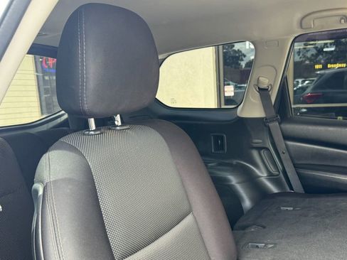 Used 2020 Nissan Pathfinder S image 18