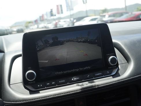 Used 2025 Nissan Rogue S FWD image 14
