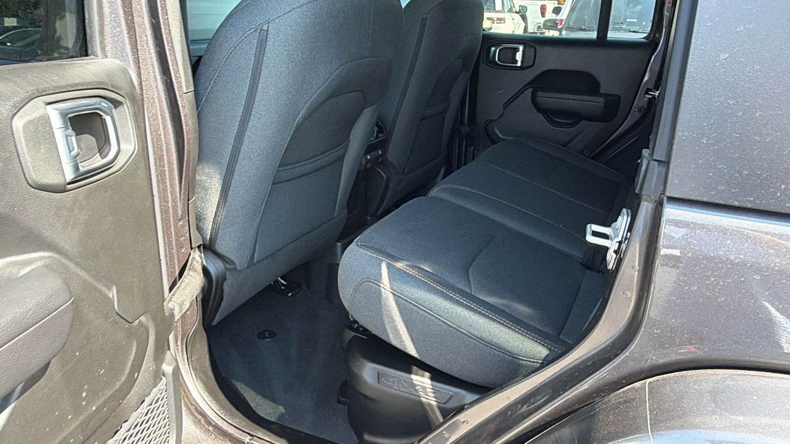 Used 2024 Jeep Wrangler Unlimited AWD/4WD image 23