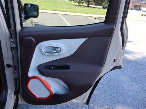 Used 2015 Jeep Renegade Latitude w/ Popular Equipment Group AWD/4WD image 25