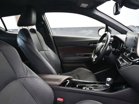 Used 2019 Toyota C-HR Limited FWD image 10