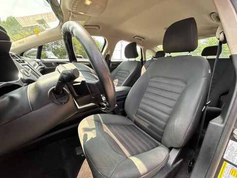 Used 2017 Ford Fusion SE w/ Fusion SE Technology Package FWD image 14