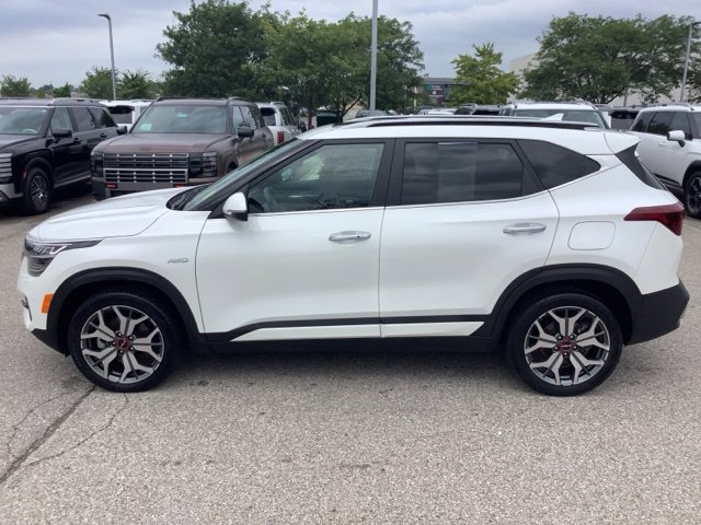 Used 2023 Kia Seltos SX w/ SX Sunroof Package AWD/4WD image 8