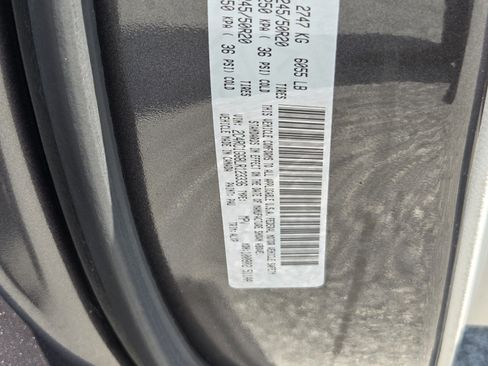 Used 2020 Chrysler Pacifica Limited w/ Tire & Wheel Group FWD image 34