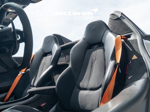 Used 2020 McLaren 600LT Spider RWD image 11