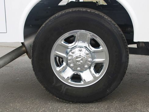 Used 2024 RAM 2500 Tradesman w/ Chrome Appearance Group image 37