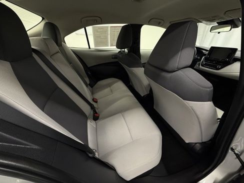 Used 2022 Toyota Corolla LE image 6