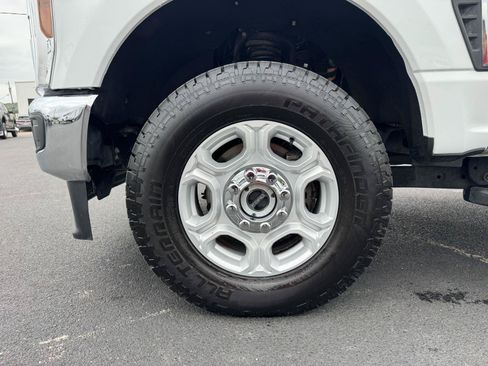 Used 2025 Ford F250 XLT w/ FX4 Off-Road Package AWD/4WD image 42