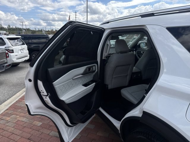 Used 2025 Ford Explorer Platinum w/ Ultimate Package AWD/4WD image 27