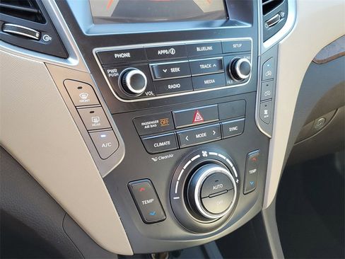 Used 2017 Hyundai Santa Fe Limited image 29