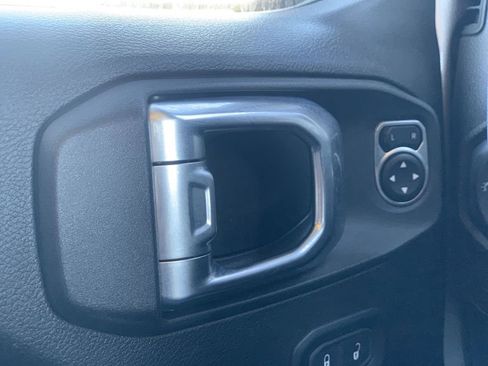 Used 2024 Jeep Wrangler Unlimited Sport AWD/4WD image 17