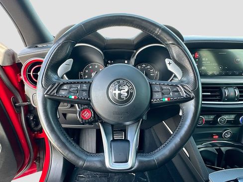 Used 2022 Alfa Romeo Stelvio Veloce AWD/4WD image 11