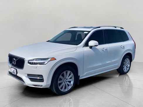 Used 2019 Volvo XC90 T6 Momentum AWD/4WD image 4