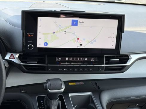 Used 2025 Toyota Sienna XLE FWD image 15