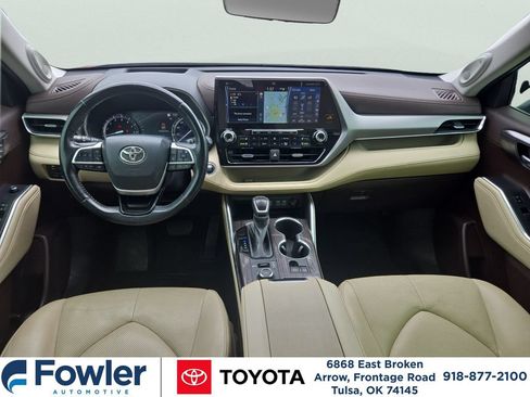 Used 2022 Toyota Highlander Platinum AWD/4WD image 9