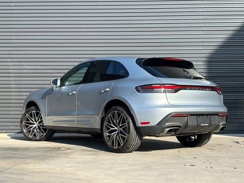 Certified 2025 Porsche Macan image 3