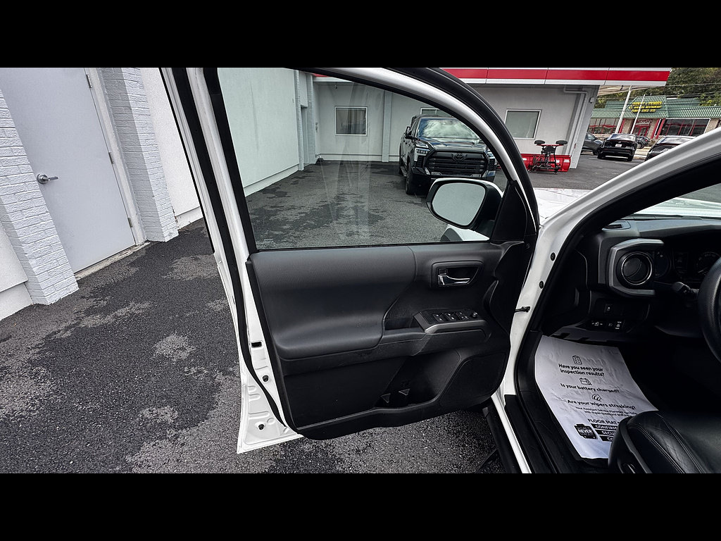 Certified 2023 Toyota Tacoma TRD Sport AWD/4WD image 19