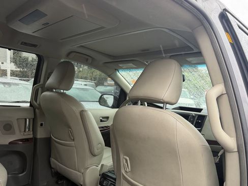 Used 2011 Toyota Sienna XLE image 15