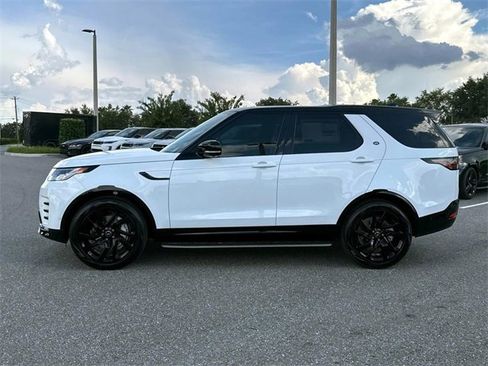 New 2025 Land Rover Discovery Dynamic SE image 2