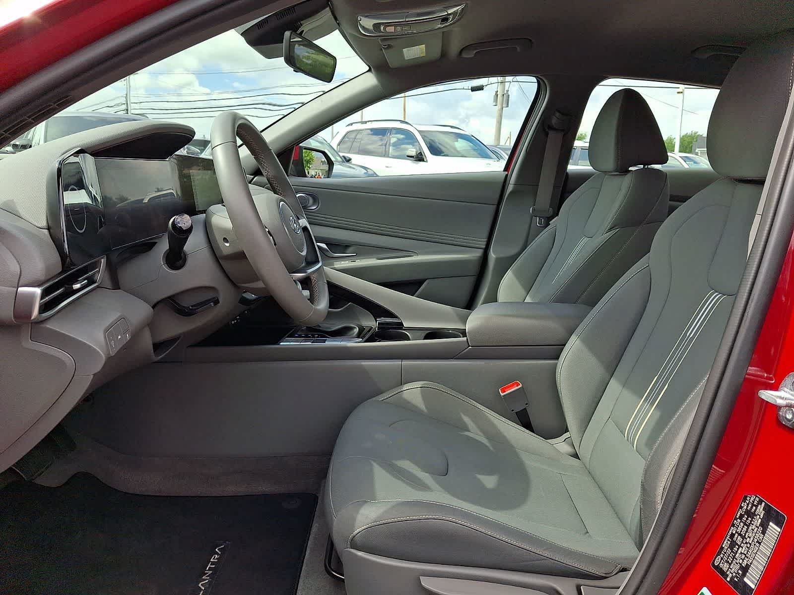 Used 2023 Hyundai Elantra SEL w/ Convenience Package FWD image 14