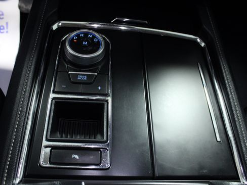 Used 2024 Ford Expedition XLT RWD image 24
