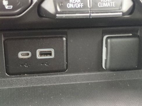 Used 2023 Chevrolet Suburban RST image 30