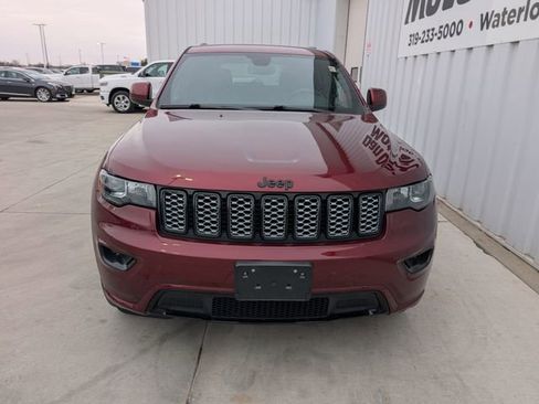 Used 2019 Jeep Grand Cherokee Altitude image 22