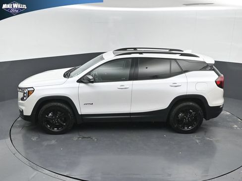 Used 2024 GMC Terrain AT4 AWD/4WD image 12