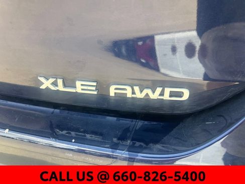 Used 2022 Toyota Highlander XLE AWD/4WD image 10