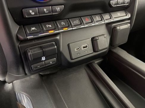 Used 2020 Chevrolet Silverado 1500 High Country w/ Technology Package image 31