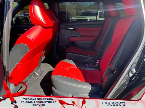 Used 2022 Toyota Highlander XSE image 11