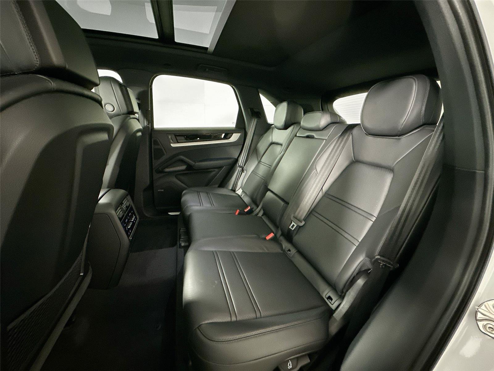 Certified 2026 Porsche Cayenne AWD/4WD image 25