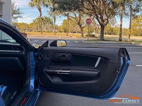 Used 2020 Ford Mustang Shelby GT500 w/ Carbon Fiber Track Pack image 46