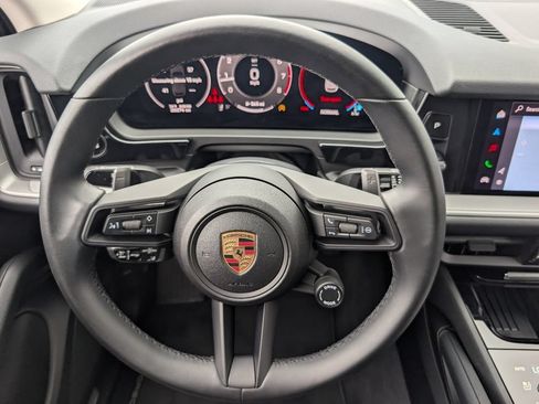 Certified 2025 Porsche Cayenne AWD/4WD image 21