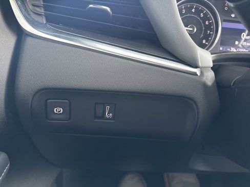 Used 2022 Buick Enclave Essence image 14