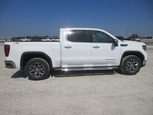 New 2026 GMC Sierra 1500 SLT w/ SLT Premium Package AWD/4WD image 3