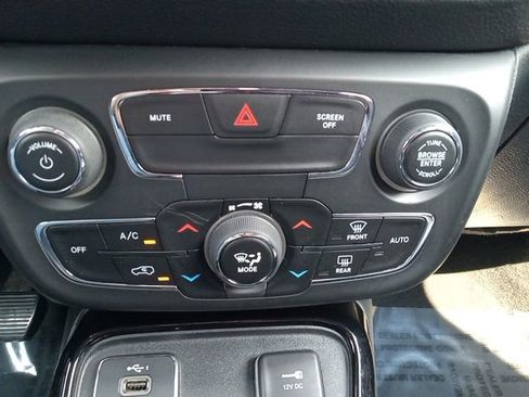 Used 2021 Jeep Compass Latitude image 24