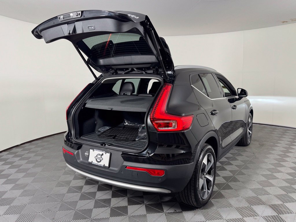 Certified 2024 Volvo XC40 B5 Core AWD/4WD image 9