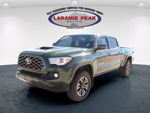 Used 2022 Toyota Tacoma TRD Sport w/ Technology Package image 6
