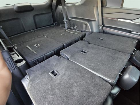 Used 2025 Ford Explorer ST-Line w/ ST-Line Street Pack image 16