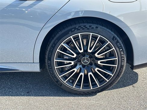 New 2026 Mercedes-Benz E 53 AMG e 4MATIC Sedan image 22